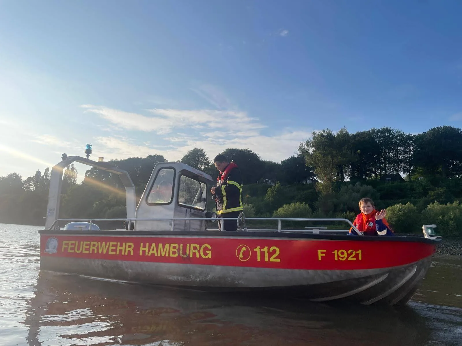 Kleinboot der Feuerwehr Rissen auf der Unterelbe